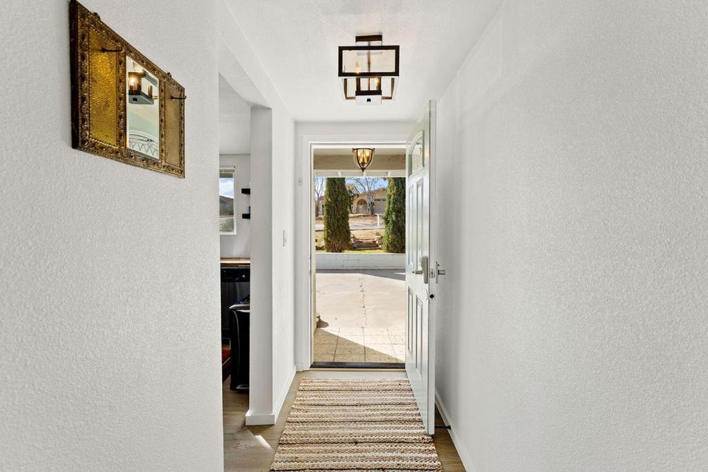 Cozy Stylish Home In The Heart Of Jt Village Joshua Tree Esterno foto