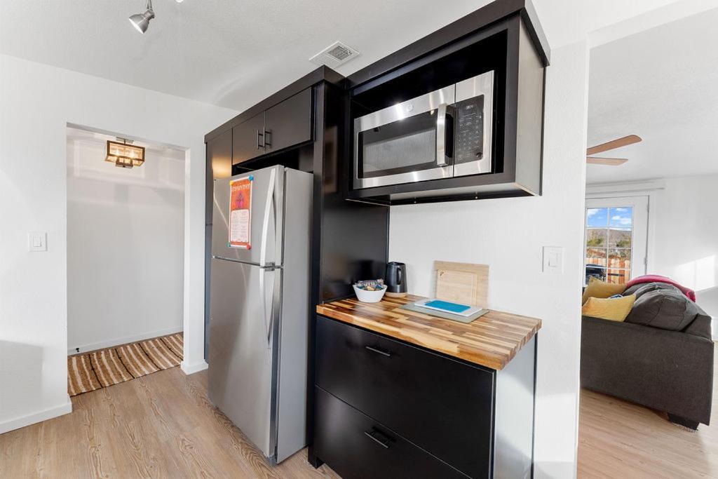 Cozy Stylish Home In The Heart Of Jt Village Joshua Tree Esterno foto