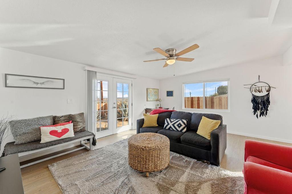 Cozy Stylish Home In The Heart Of Jt Village Joshua Tree Esterno foto