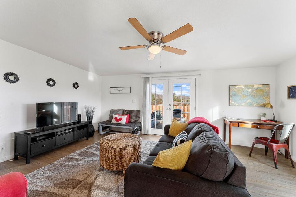 Cozy Stylish Home In The Heart Of Jt Village Joshua Tree Esterno foto