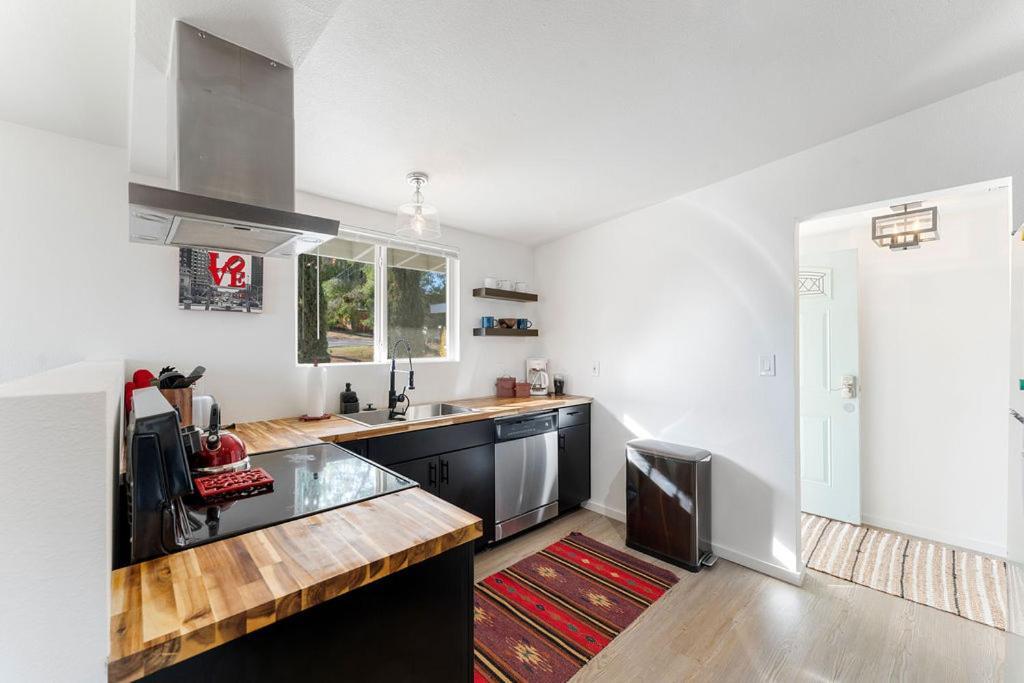 Cozy Stylish Home In The Heart Of Jt Village Joshua Tree Esterno foto